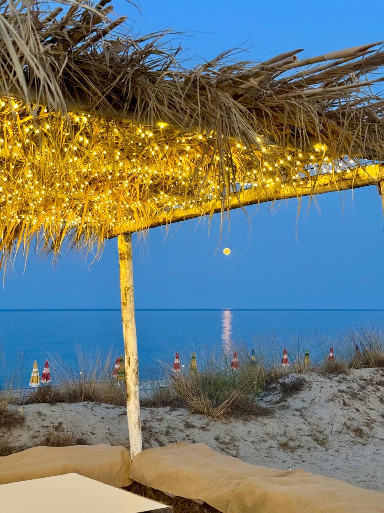 Villaggio Camping Poseidon - Bungalows & Rooms With Sea View In Nature Santa Caterina Dello Ionio Marina Extérieur photo